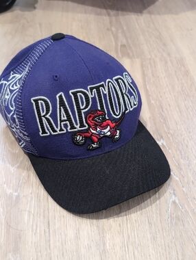 Mitchell & Ness  Raptors Snapback Hat